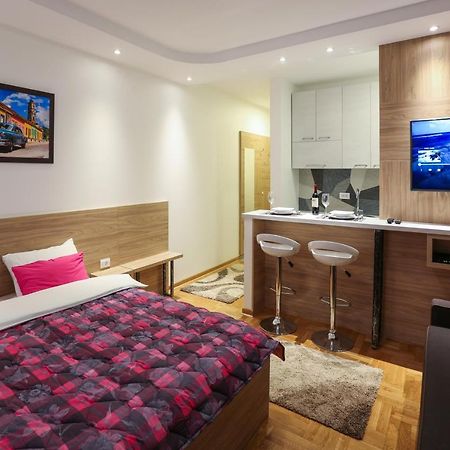 Apartment Promenada 30 Νόβι Σαντ Εξωτερικό φωτογραφία